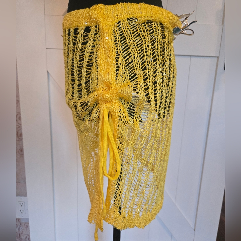 PrettyLittleThing Yellow Crochet Mini Beach Skirt NWTs- Size Large - Picture 3 of 11